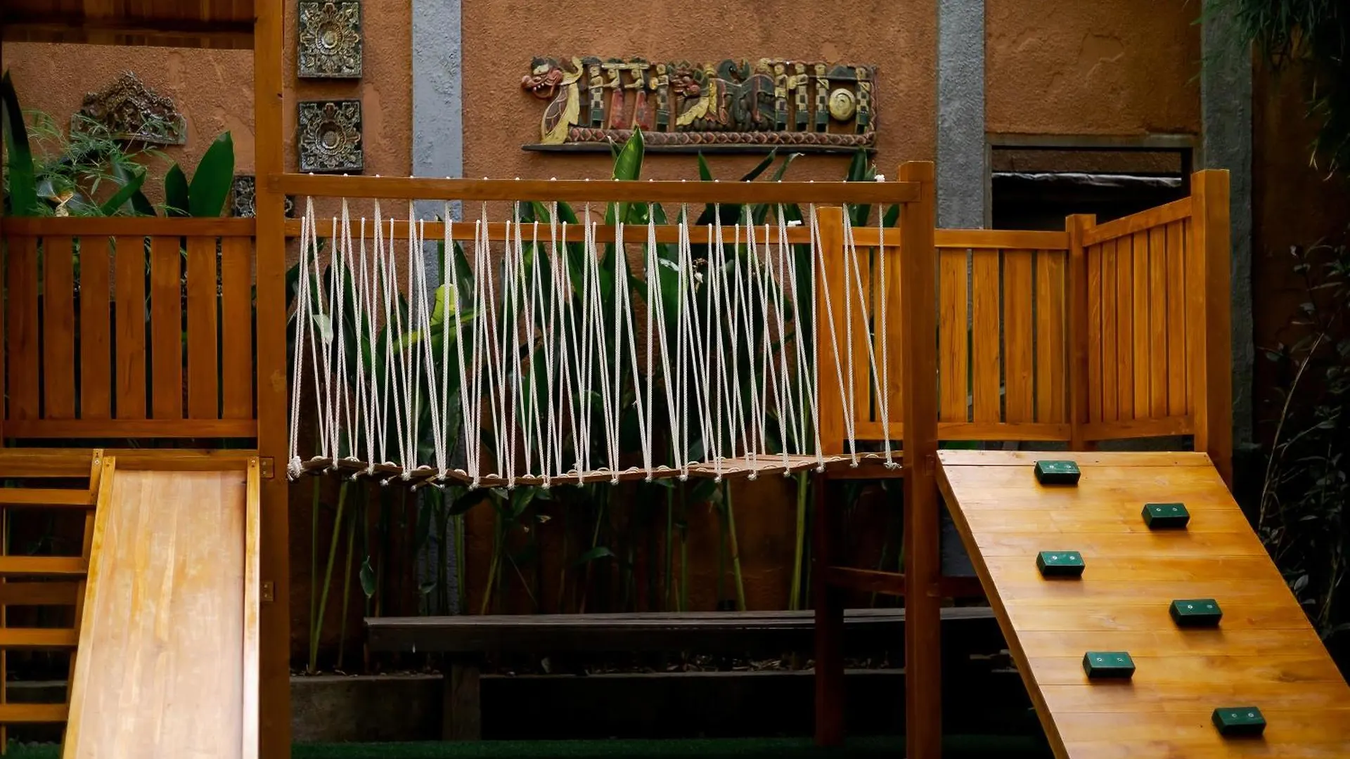 Fourteen Roses Boutique Hotel, Kuta Легиан Отель