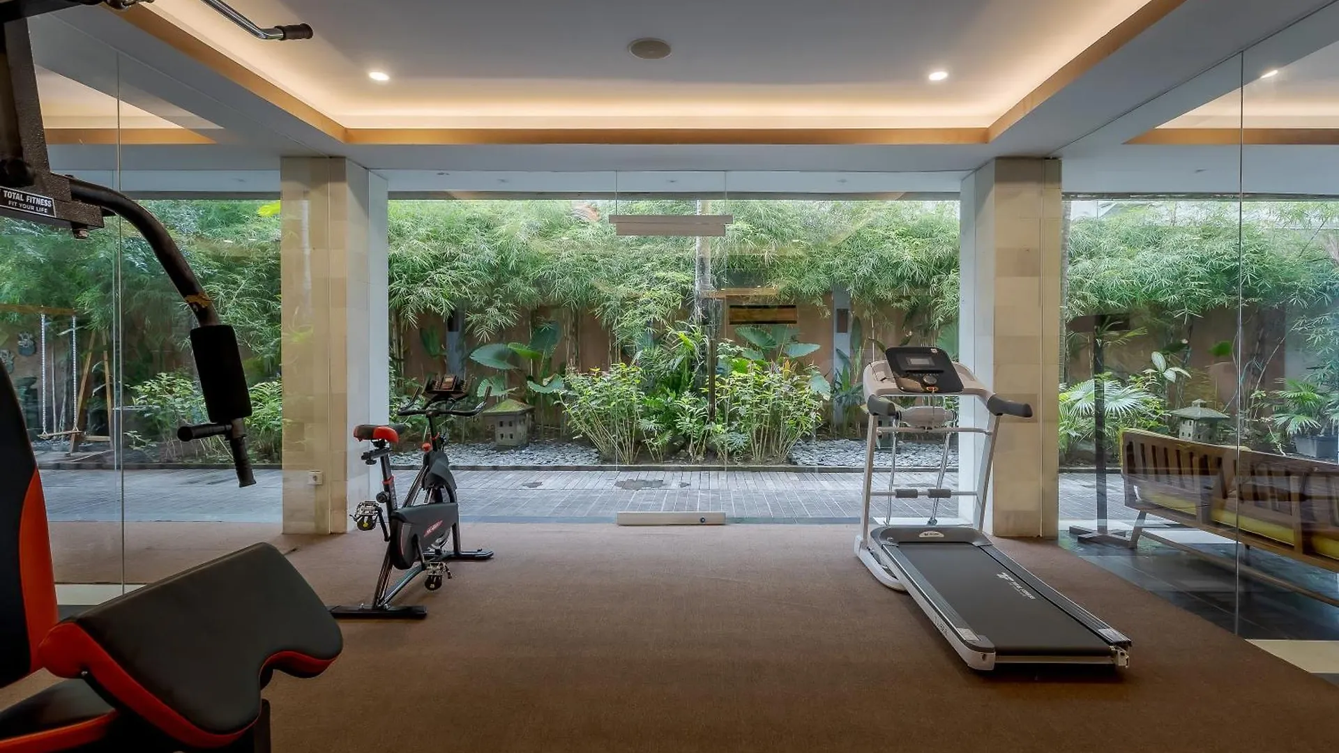 Fourteen Roses Boutique Hotel, Kuta Легиан 4*,  Индонезия