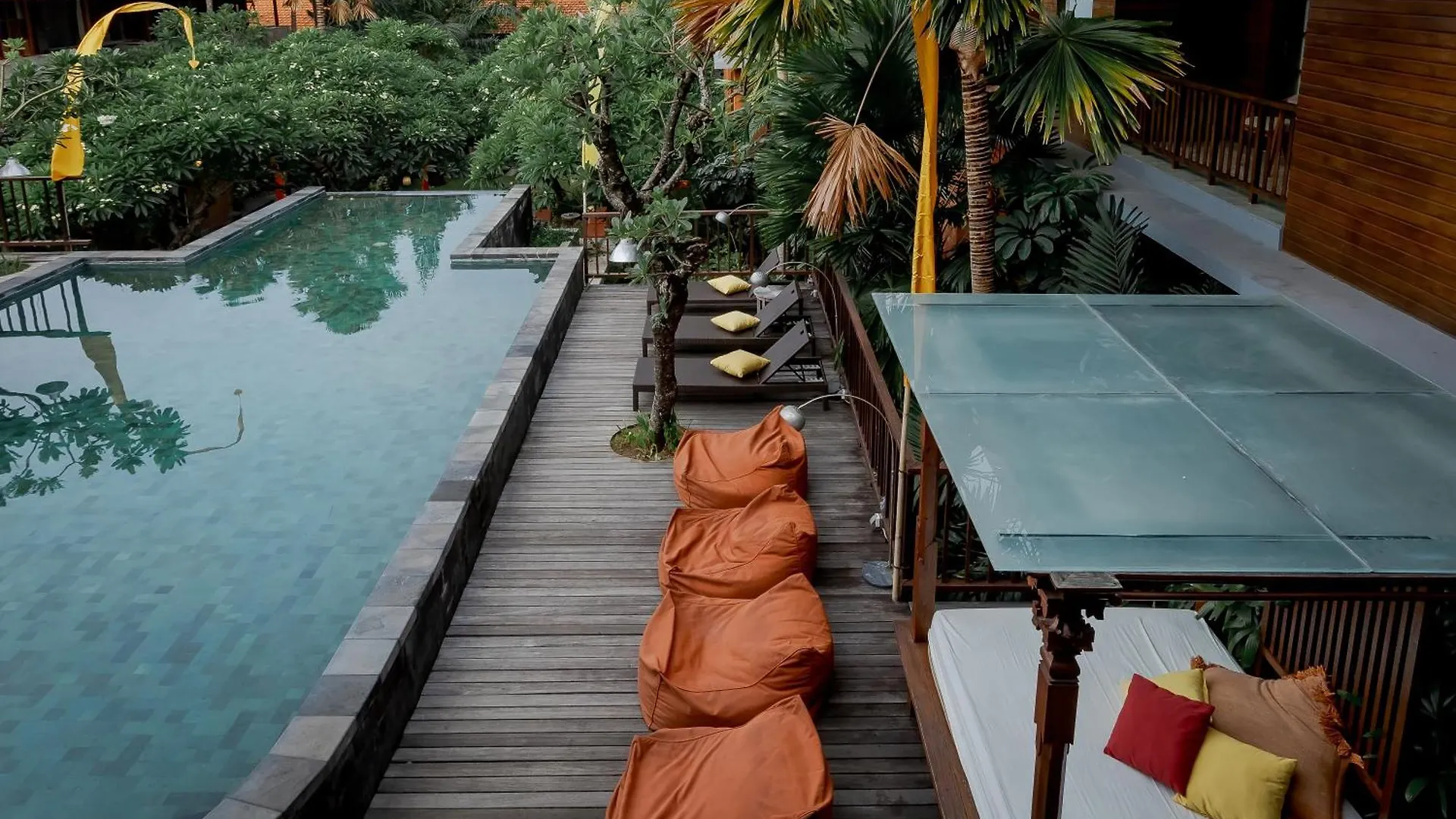Fourteen Roses Boutique Hotel, Kuta Легиан 4*,