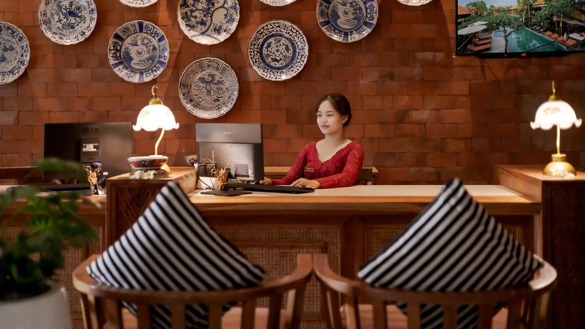 Fourteen Roses Boutique Hotel, Kuta Легиан Отель
