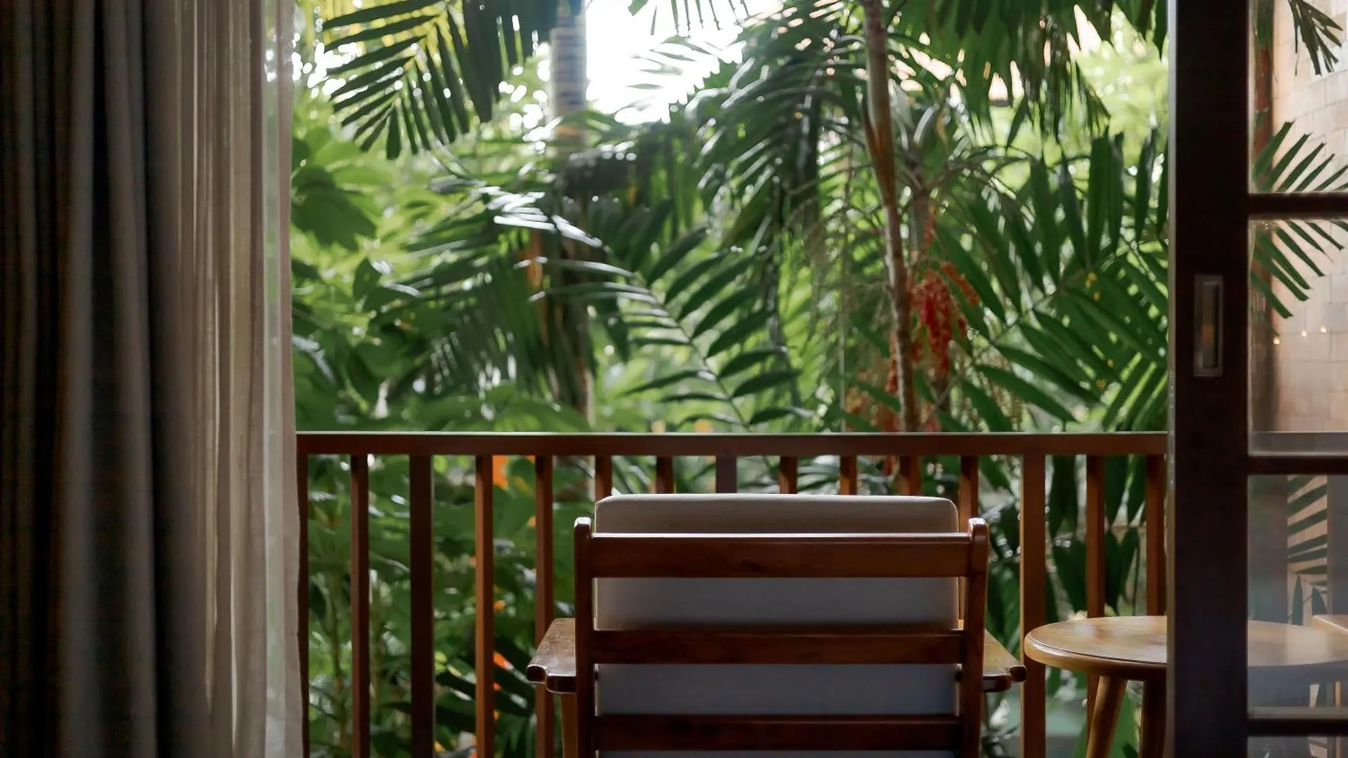 **** Отель Fourteen Roses Boutique Hotel, Kuta Легиан Индонезия
