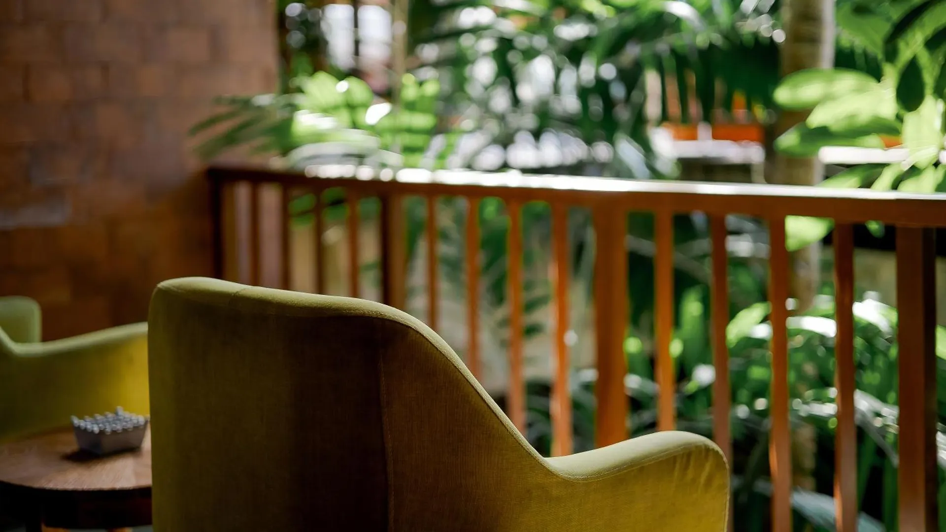 Fourteen Roses Boutique Hotel, Kuta Легиан