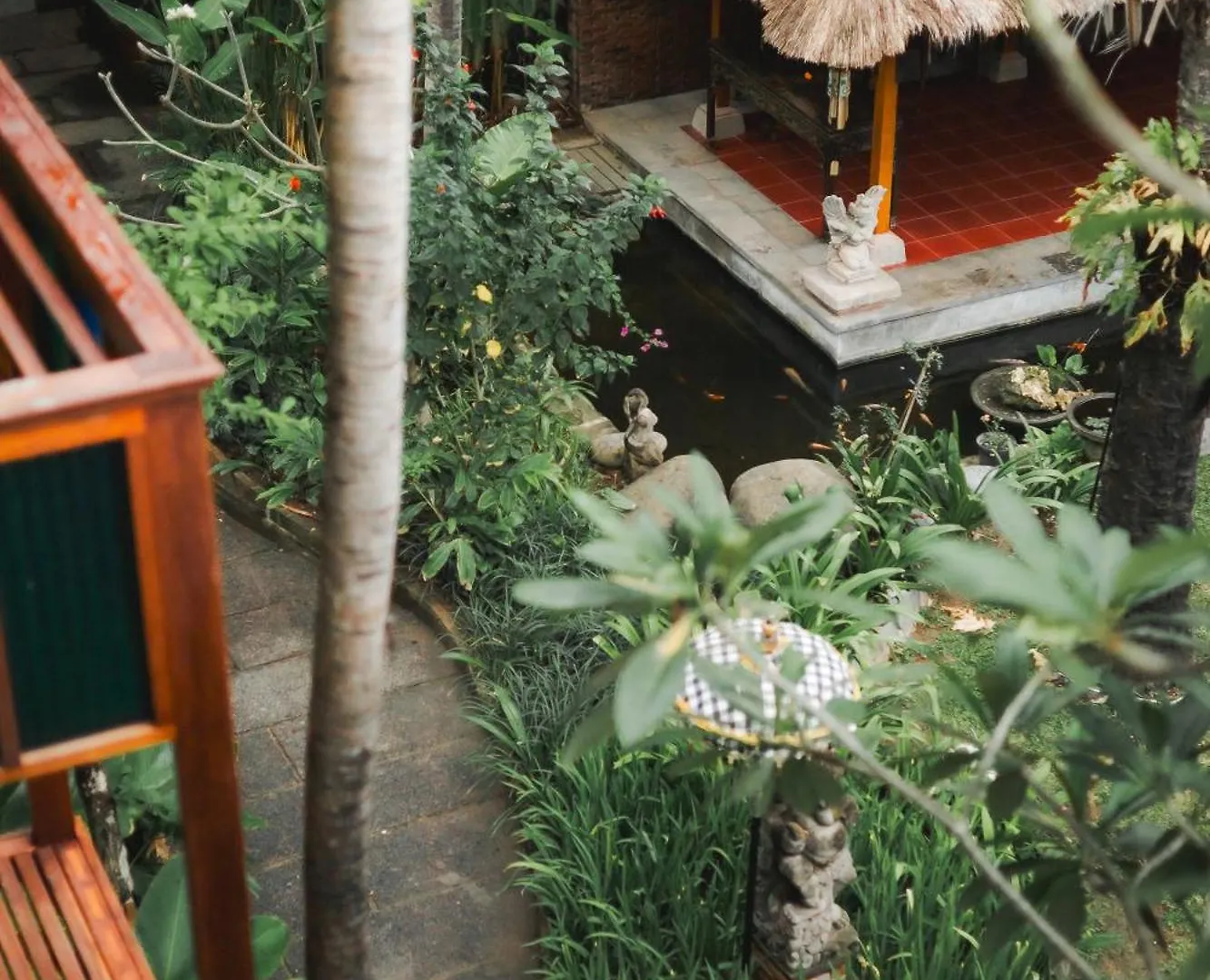 Fourteen Roses Boutique Hotel, Kuta Легиан