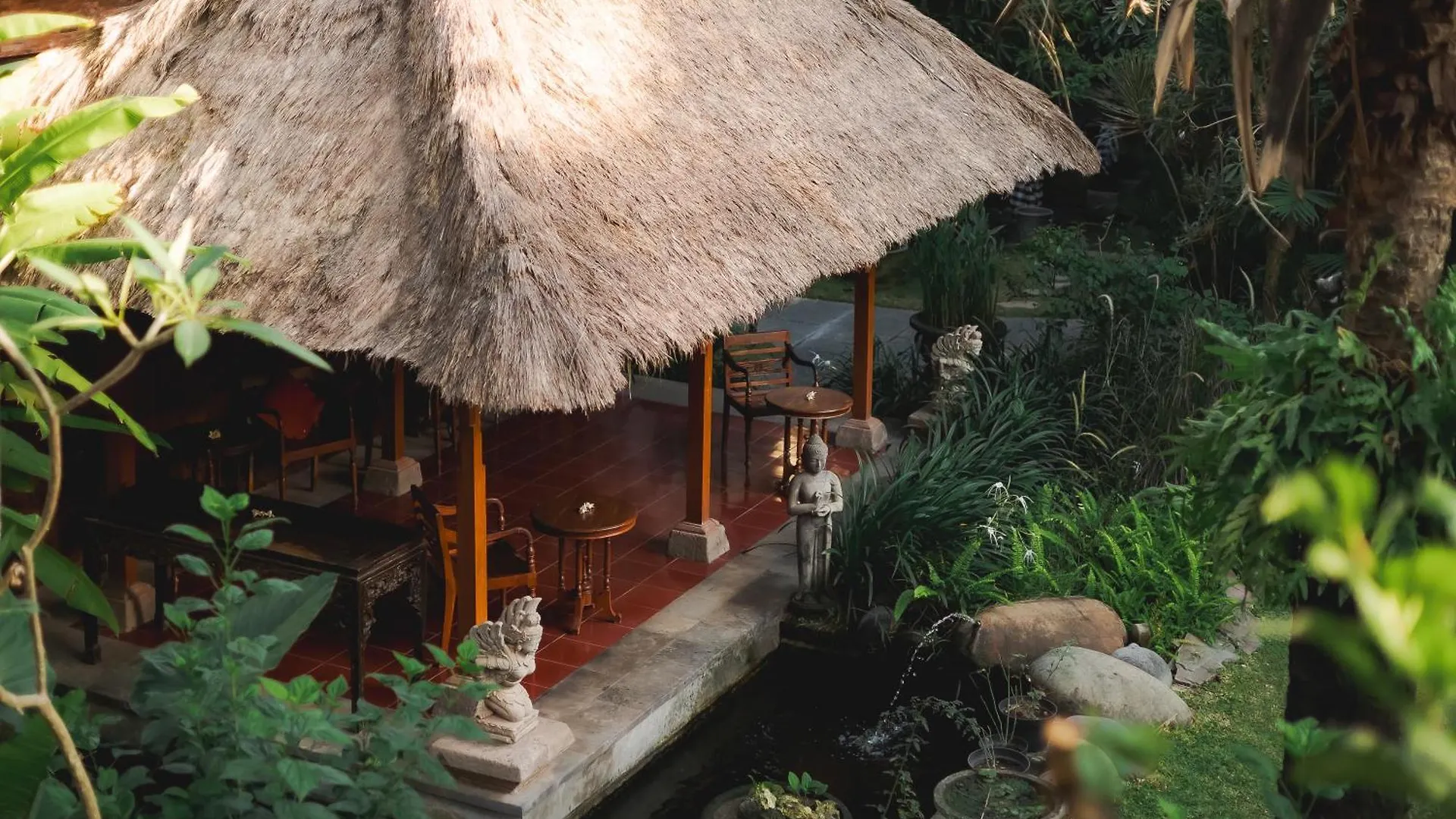 Fourteen Roses Boutique Hotel, Kuta Легиан