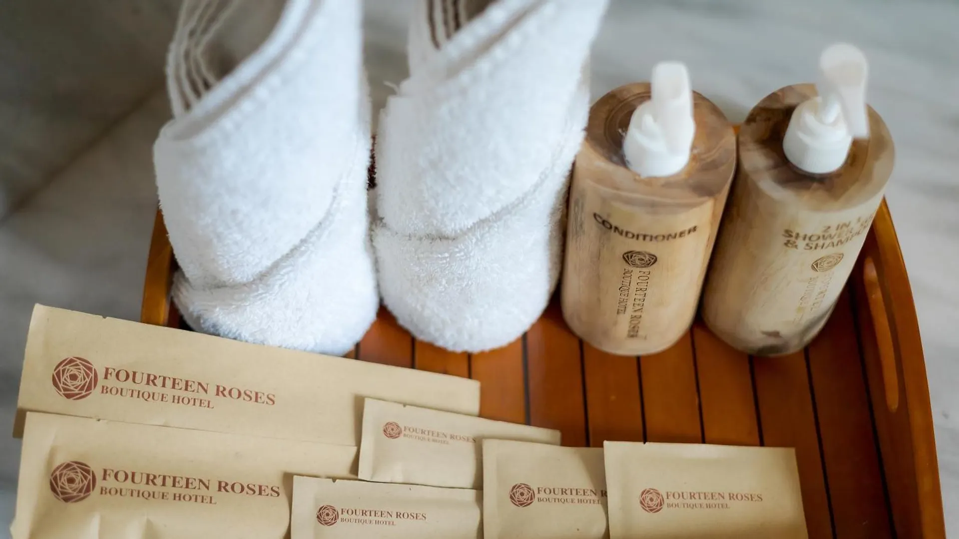Fourteen Roses Boutique Hotel, Kuta Легиан 4*,  Индонезия