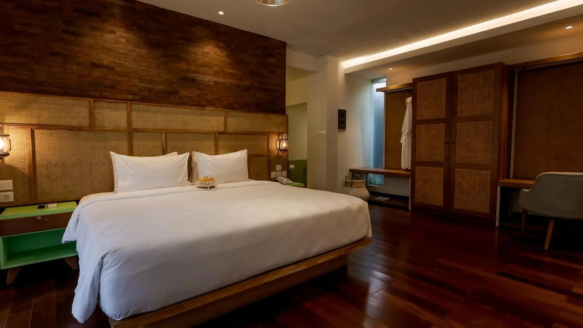 **** Hotel Fourteen Roses Boutique Hotel, Kuta Legian  Indonesia