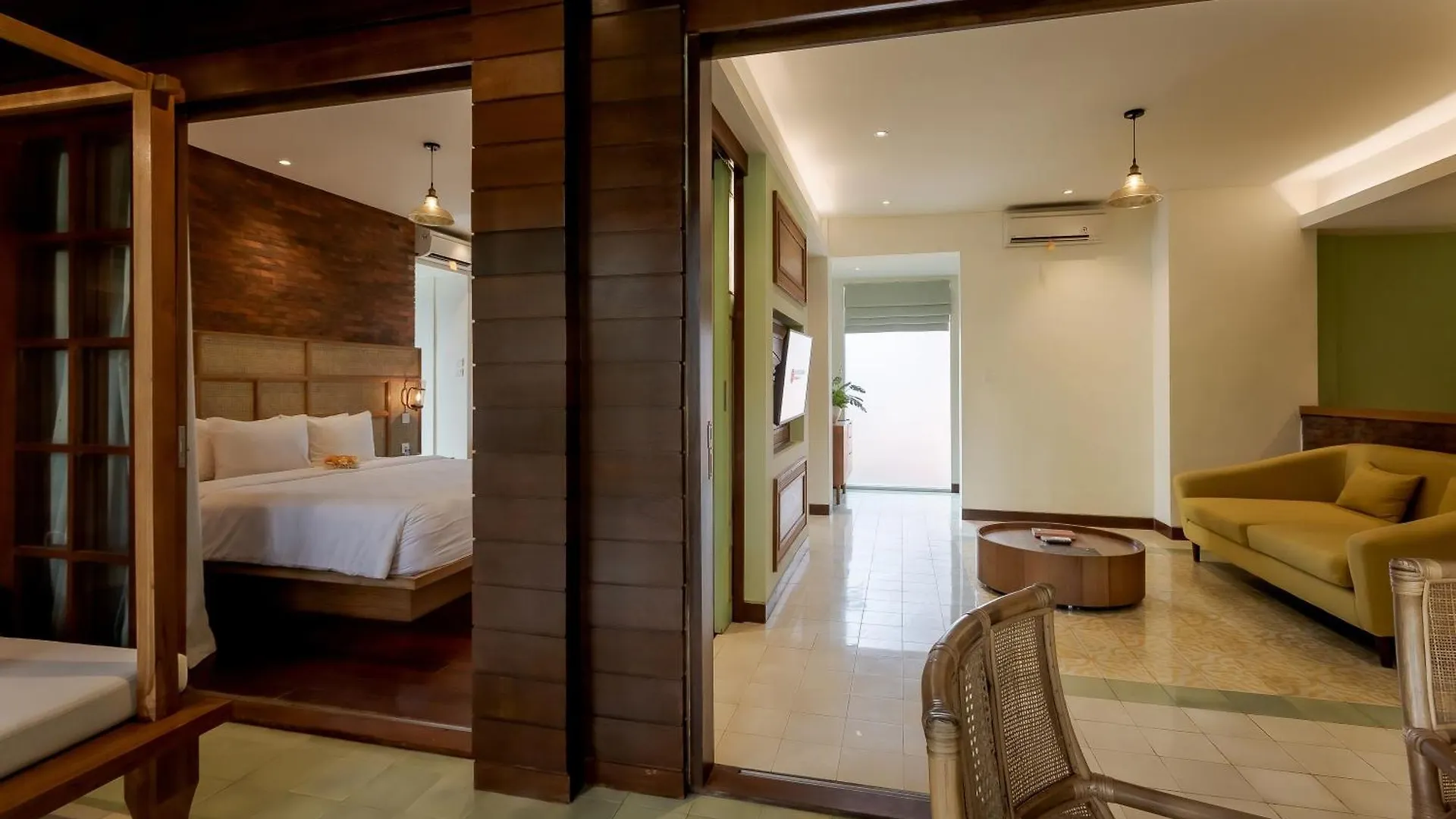 Fourteen Roses Boutique Hotel, Kuta Legian  Hotel Legian (Bali)