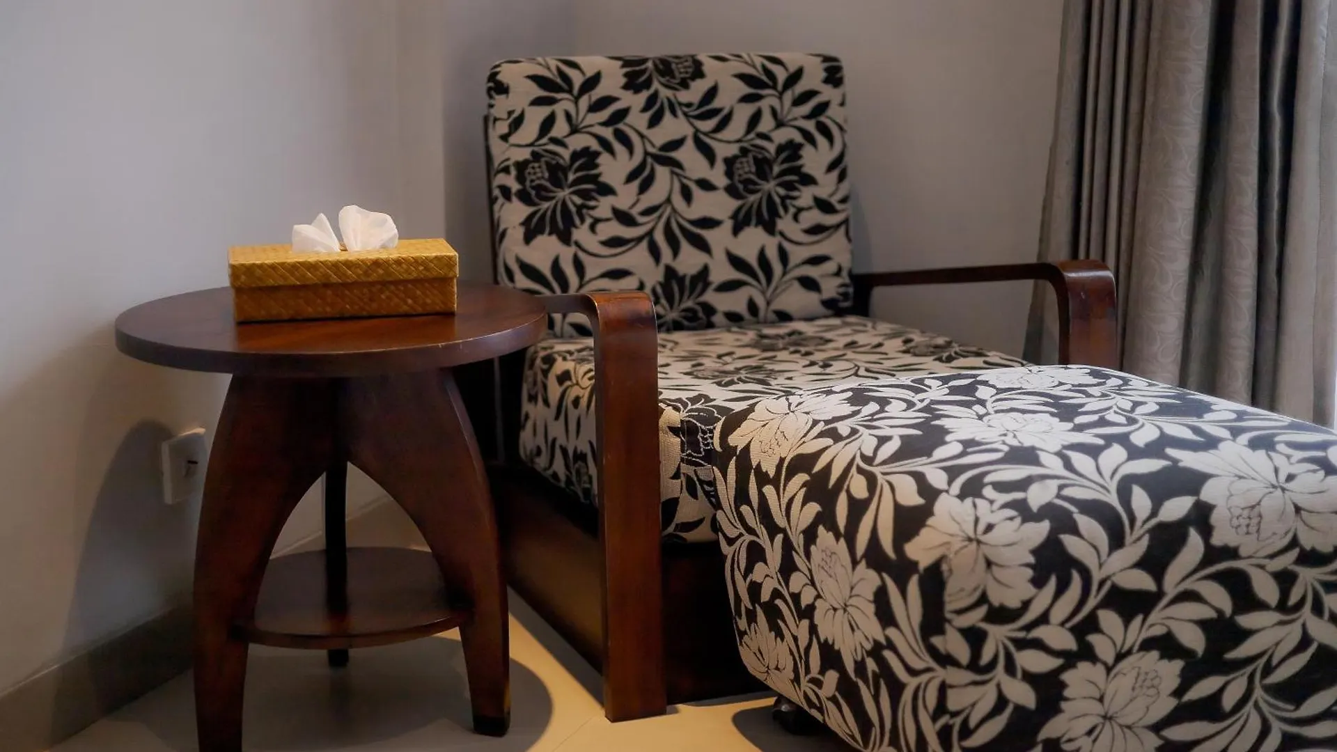 Fourteen Roses Boutique Hotel, Kuta Legian  4*, Legian (Bali)