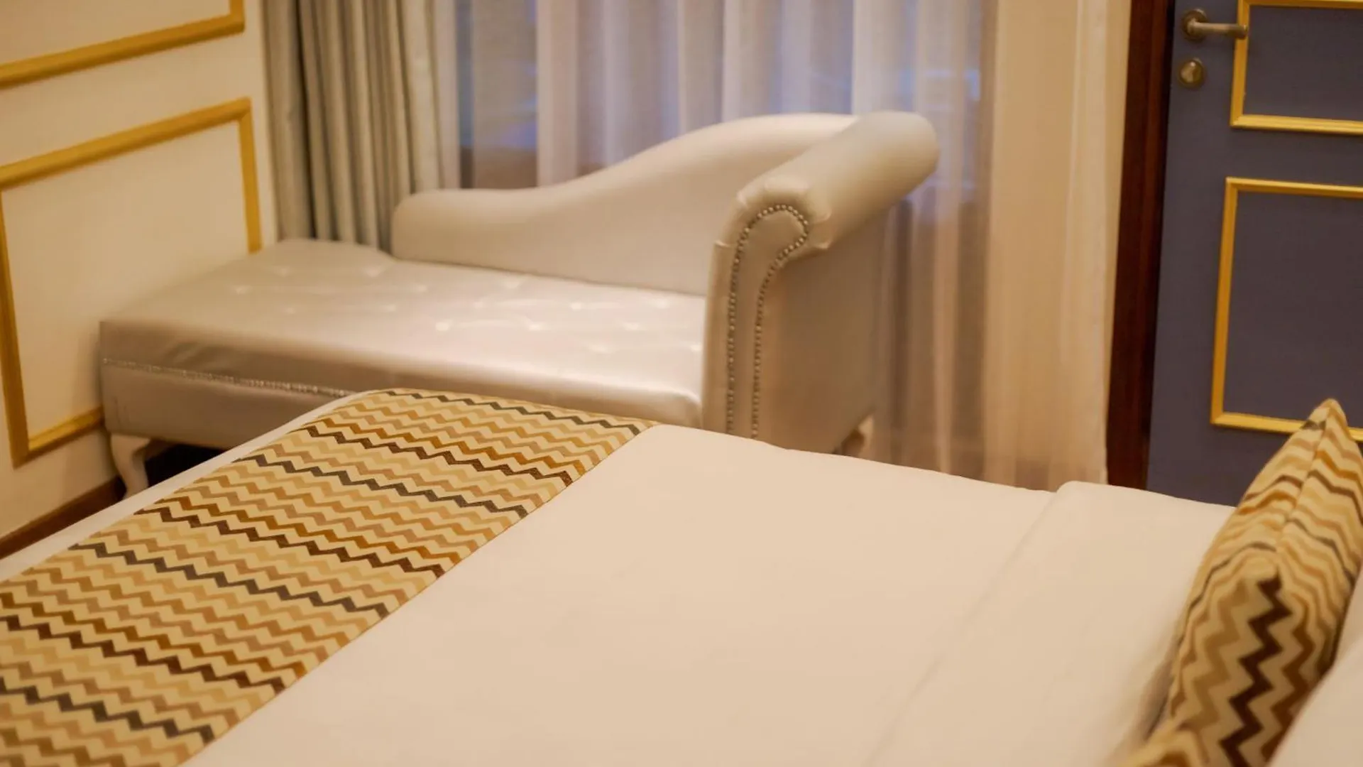 Fourteen Roses Boutique Hotel, Kuta Legian  Legian (Bali)